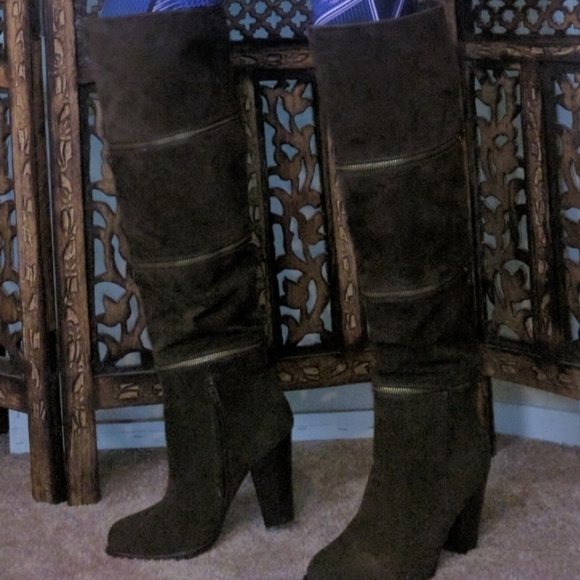 Shoe Dazzle Shoes - OLIVE GREEN BLOCKED HEEL BOOTS